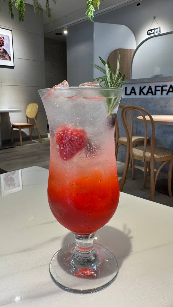 草莓氣泡飲